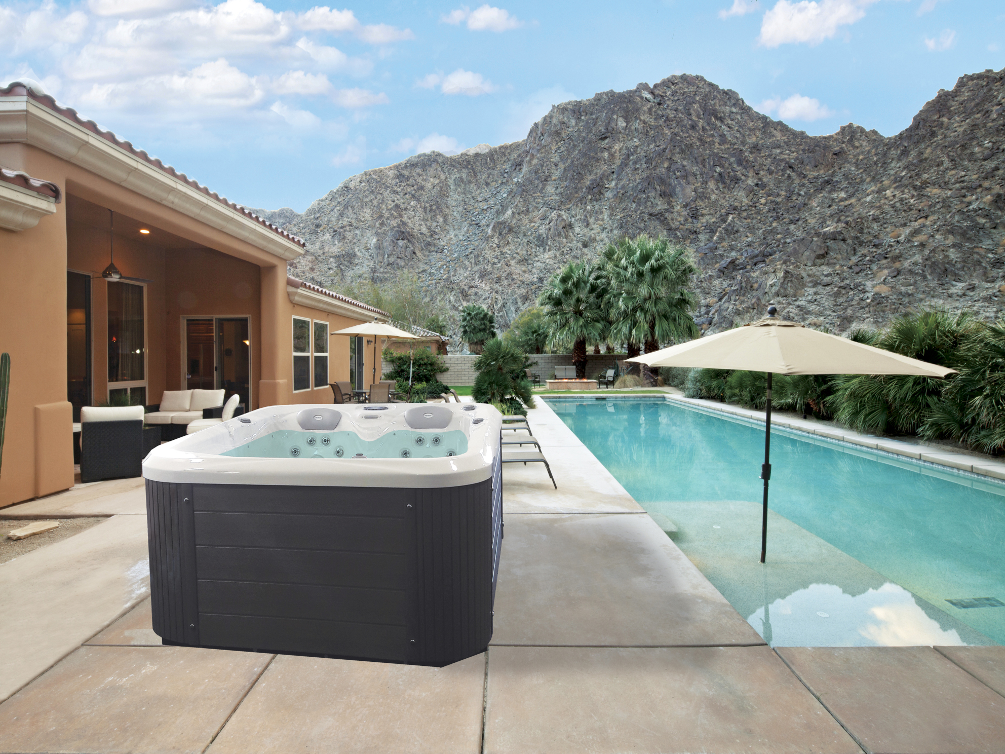 Rear view of luxury villa with swimming pool construction entretien maintenance de piscine dans le grand est avec psicines services 51